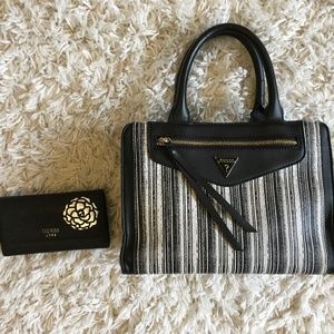 👜✨ GUESS PURSE AND MATCHING WALLET SET